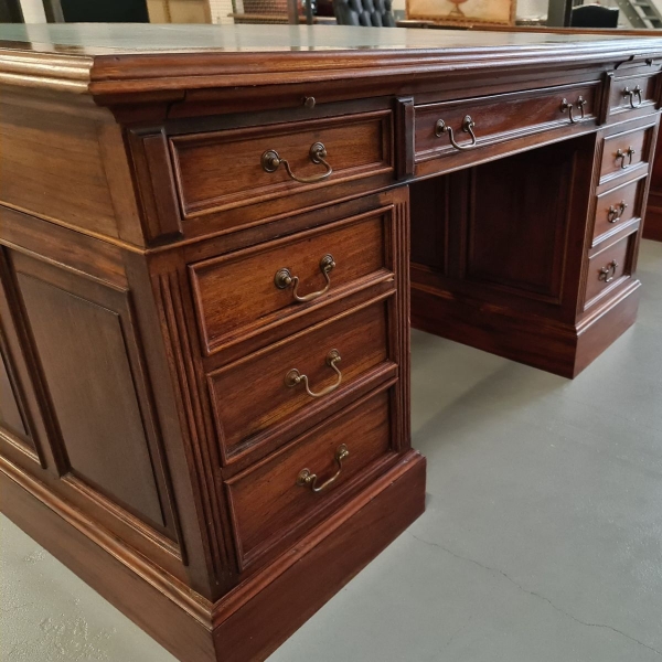 4x Engels mahonie/teak partnerdesk met lederen blad. 160 x 110