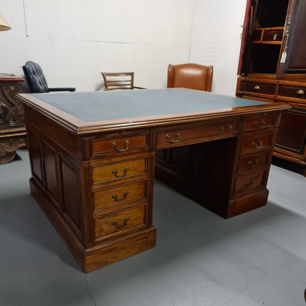 4x Engels mahonie/teak partnerdesk met lederen blad. 160 x 110