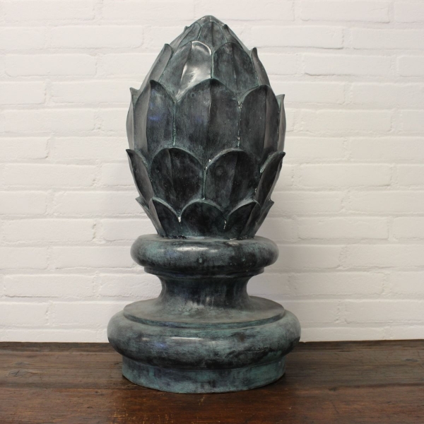 Gepatineerd bronzen tuin fontein ornament. Hoogte 67 cm