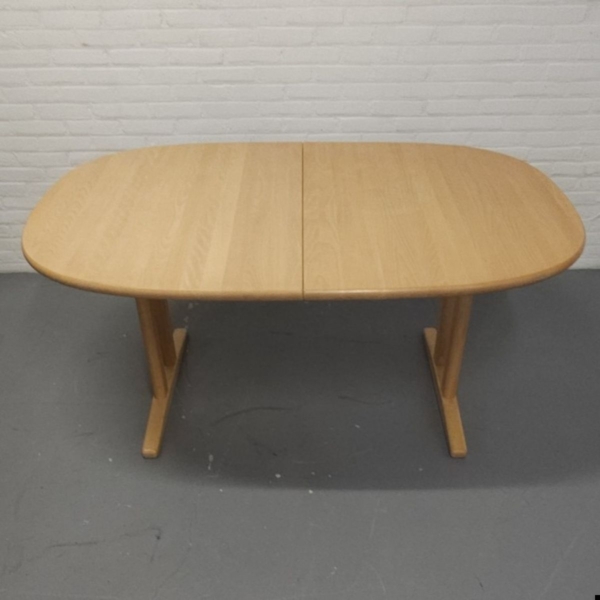 Deens beukenhouten uitschuifbare eettafel met 2 tussenbladen, Rubby. Lengte 254 cm