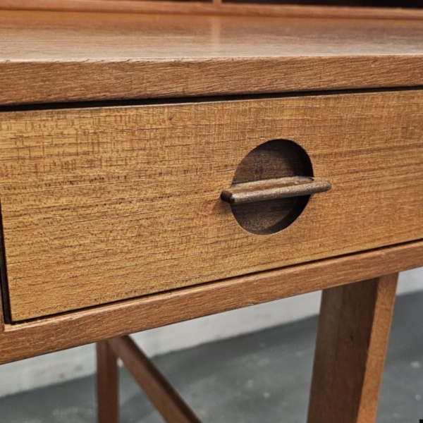 Deens vintage teakfineer Flip-Top bureau, Peter Løvig Nielsen voor Hedensted Mobelfabrik. Breedte 162 cm - Afbeelding 15