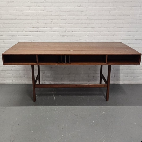 Deens vintage teakfineer Flip-Top bureau, Peter Løvig Nielsen voor Hedensted Mobelfabrik. Breedte 162 cm - Afbeelding 11