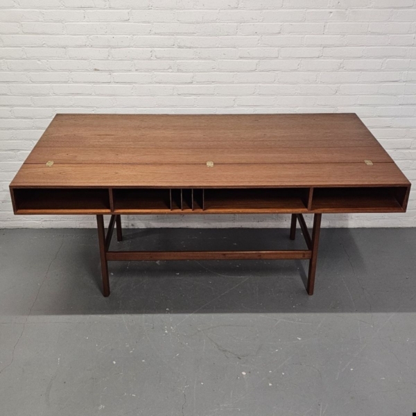 Deens vintage teakfineer Flip-Top bureau, Peter Løvig Nielsen voor Hedensted Mobelfabrik. Breedte 162 cm - Afbeelding 12