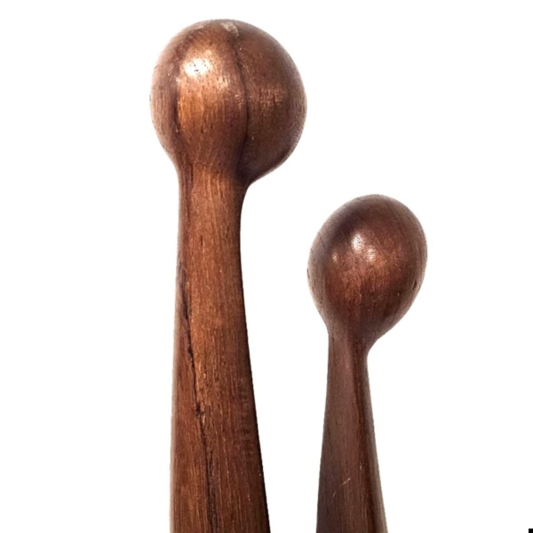 Teakhouten beeld van twee figuren, Simon Randers Denemarken, ca.1960. Hoogte 77 cm - Afbeelding 7