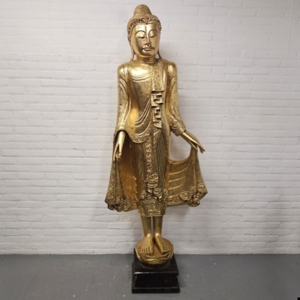 Verguld houten staande Burmese Mandalay Boeddha. Hoogte 197 cm