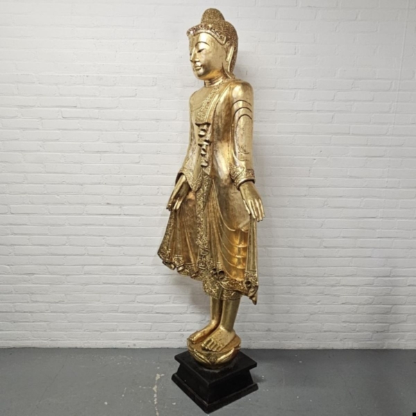 Verguld houten staande Burmese Mandalay Boeddha. Hoogte 197 cm - Afbeelding 2