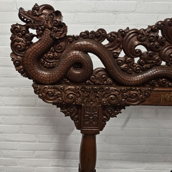 Imposant groot Indonesische gong of gamelan in rijk gestoken frame. Hoogte 153 cm - Afbeelding 7