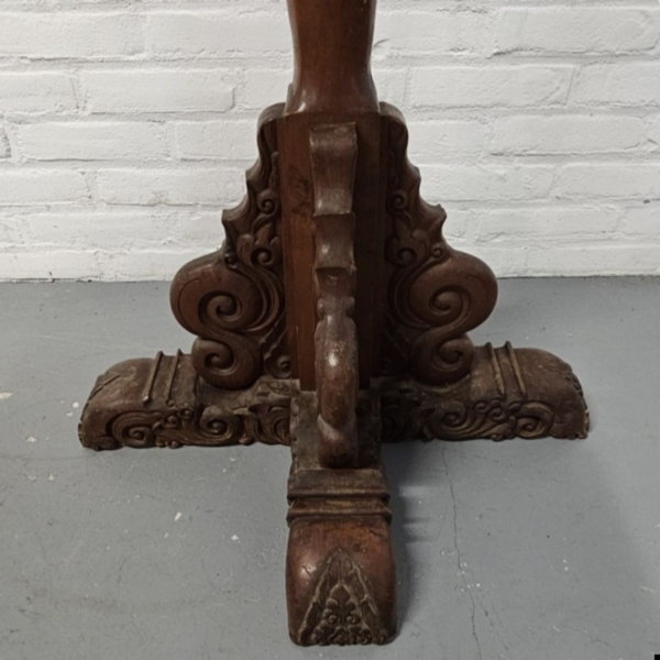 Imposant groot Indonesische gong of gamelan in rijk gestoken frame. Hoogte 153 cm - Afbeelding 10