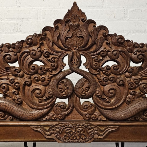 Imposant groot Indonesische gong of gamelan in rijk gestoken frame. Hoogte 153 cm - Afbeelding 14