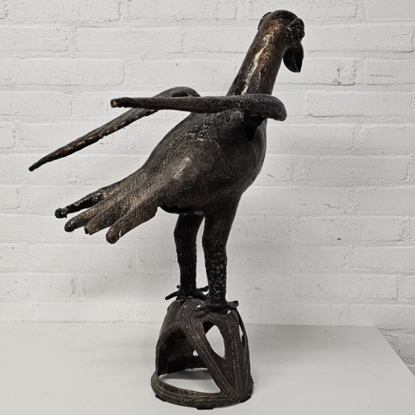 Afrikaans bronzen beeld van Bini Edo haan, ca. 1970. Hoogte 61 cm - Afbeelding 2