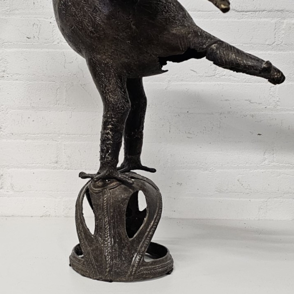 Afrikaans bronzen beeld van Bini Edo haan, ca. 1970. Hoogte 61 cm - Afbeelding 8