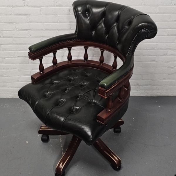 Engels Chesterfield noten bureaustoel met lederen zitting en rug. Hoogte 100 cm - Afbeelding 5