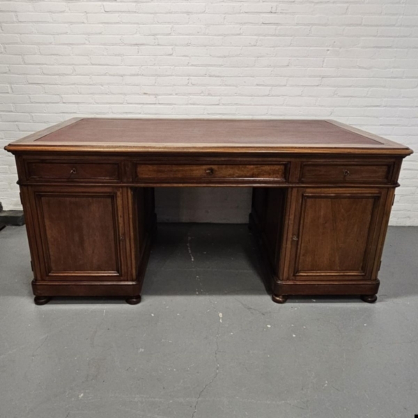 Engels mahonie schrijfbureau partnerdesk met lederen blad. 178 x 108 cm